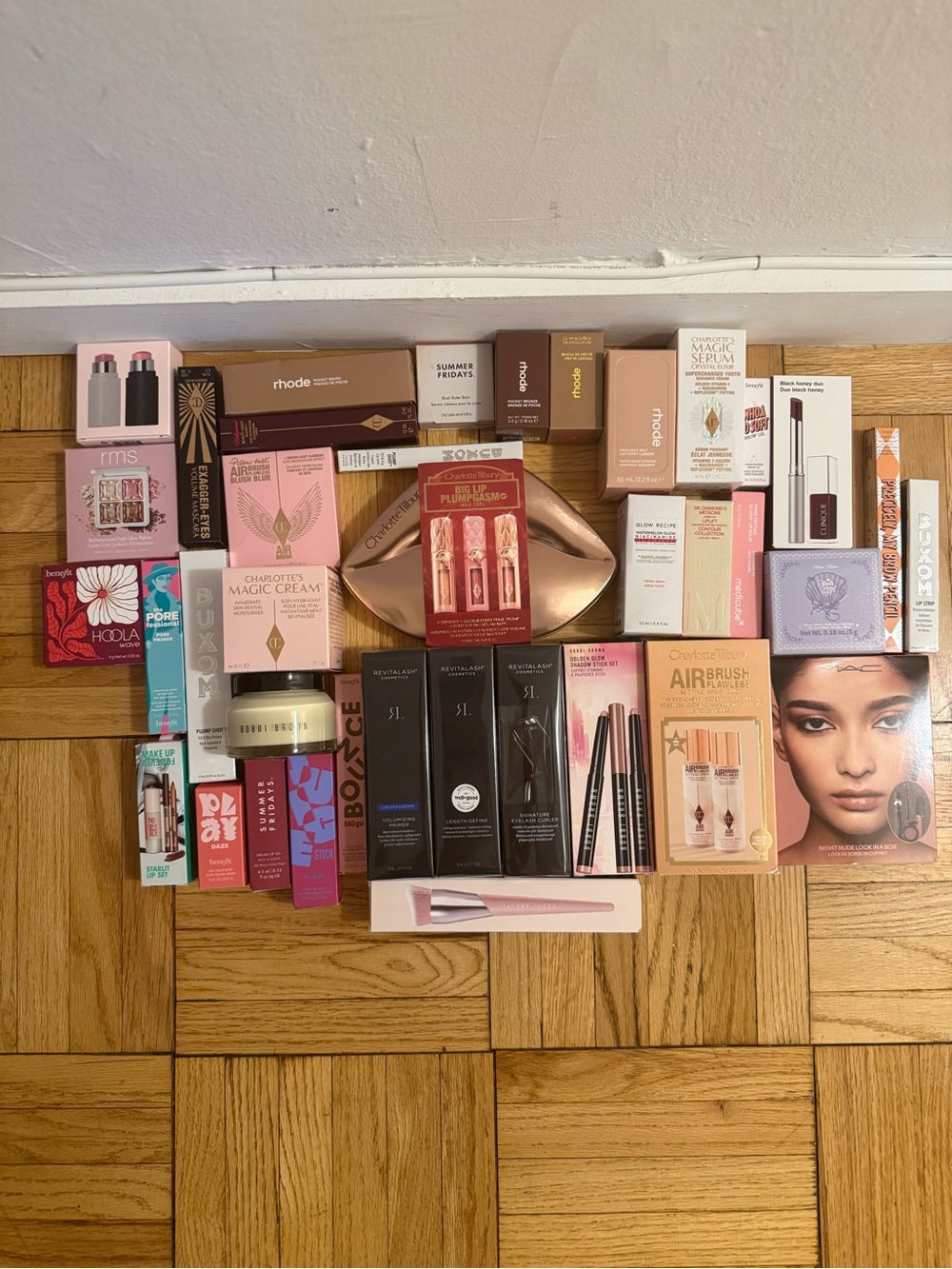 NWT Ultimate Glam Makeup Set